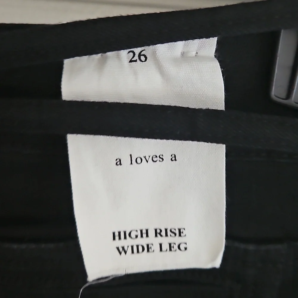 A Loves A High Rise Wide Leg Denim: Black: Size- 26 - Picture 9 of 13